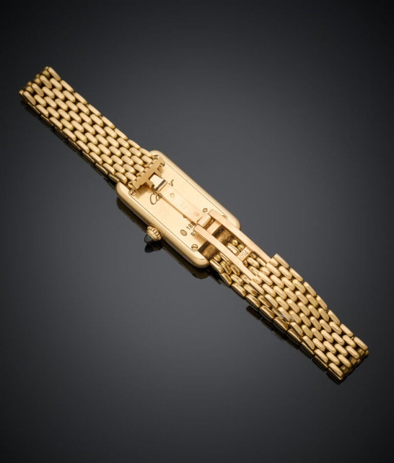 CARTIER - BRACELET MONTRE rectangulaire de dame, modèle "Tank", en or jaune (75…