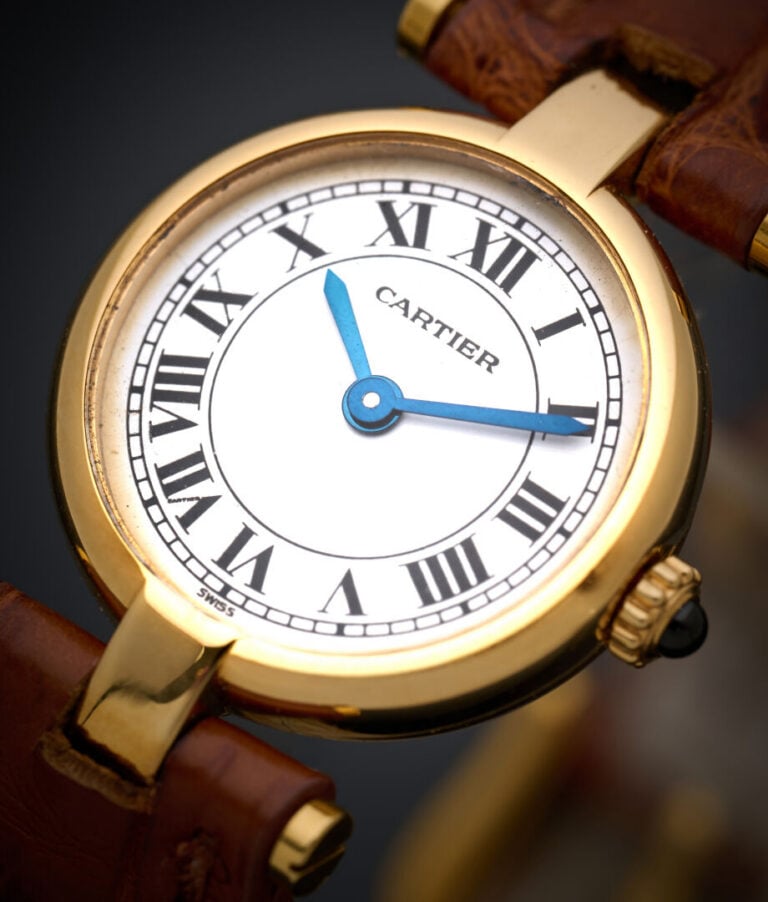 CARTIER - BRACELET MONTRE ronde de dame "Vendôme Mini" en or jaune (750‰). Cadr…