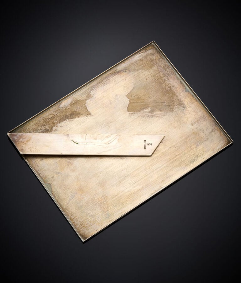 CARTIER - CALENDRIER de BUREAU en argent (min.800‰) ciselé gravé "dates to reme…