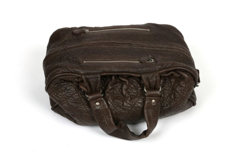 CHANEL - Grand sac en cuir bubble matelassé chocolat, double anse, porté épaule…