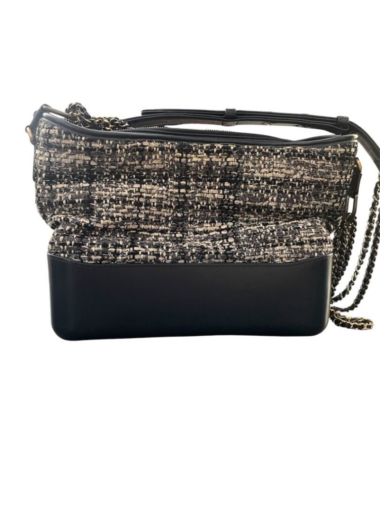 CHANEL - Sac « Gabrielle » en cuir d'agneau marine et tweed, double chaîne en m…