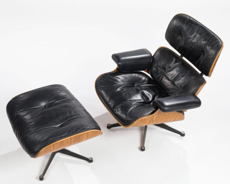 CHARLES (1907-1978) & RAY EAMES (1913-1988) - Fauteuil Lounge chair et son repo…