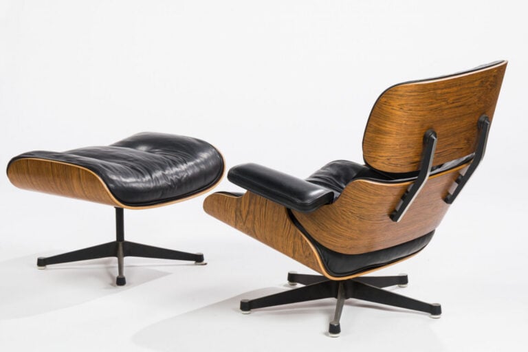 CHARLES (1907-1978) & RAY EAMES (1913-1988) - Fauteuil Lounge chair et son repo…