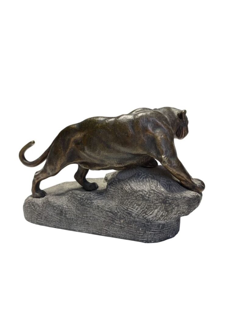 CHARLES MASSON (1822-1894) - Jaguar en chasse sur un rocher - Épreuve en bronze…