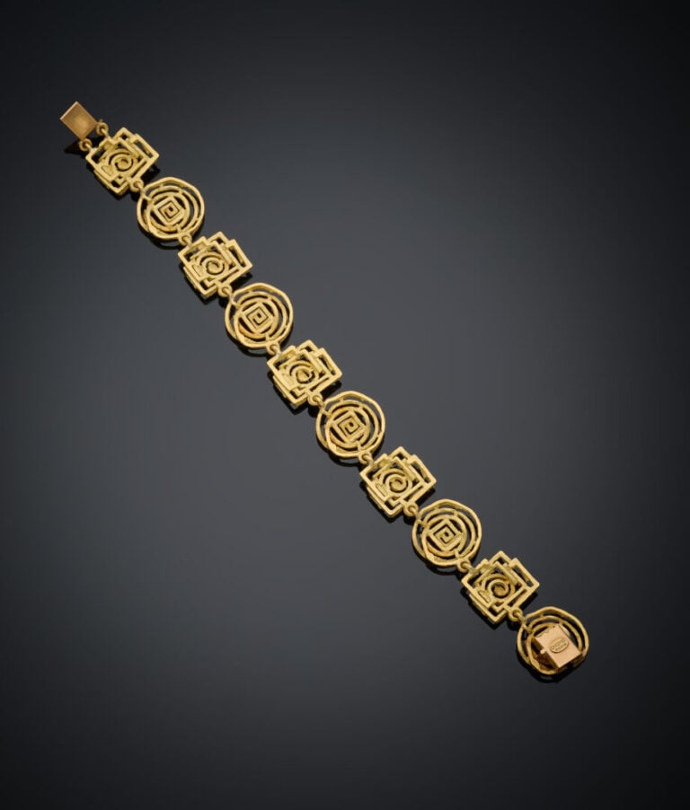 CHAUMET - BRACELET "Labyrinthe" en or jaune (750‰) ajouré et ciselé partielleme…