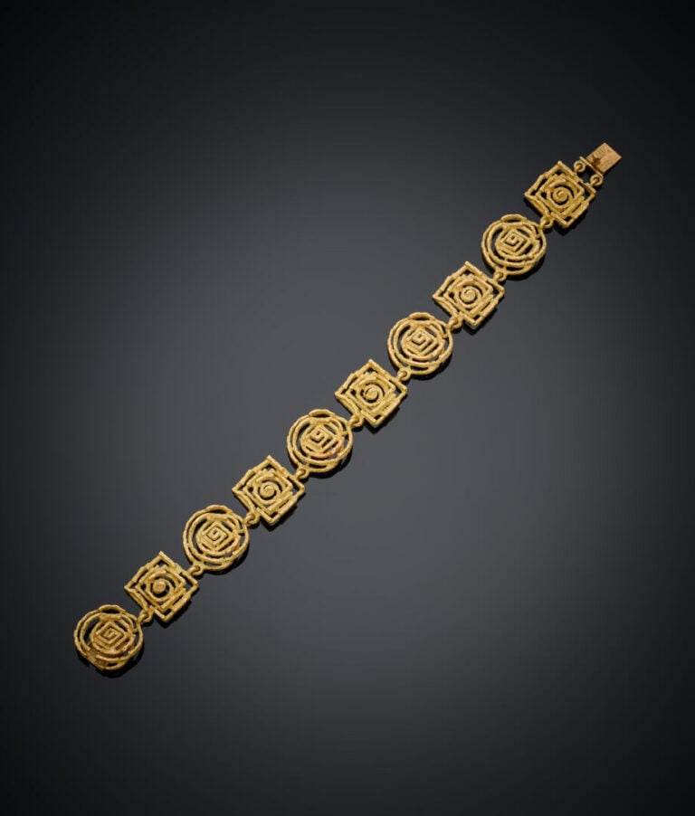 CHAUMET - BRACELET "Labyrinthe" en or jaune (750‰) ajouré et ciselé partielleme…