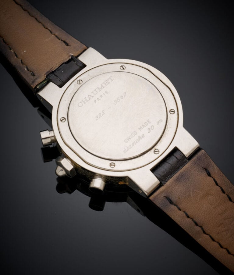 CHAUMET - BRACELET MONTRE arrondie chronoggraphe, en acier. - Cadran gauffré cr…