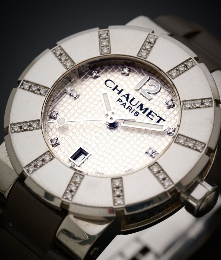 CHAUMET - BRACELET MONTRE ronde de dame modèle "Class One" en acier. Lunette gr…