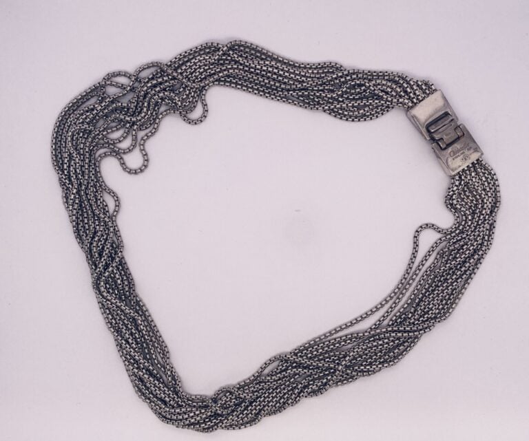CHRISTOFLE - COLLIER "draperie", modèle "Madison" en argent (925‰) composé de d…