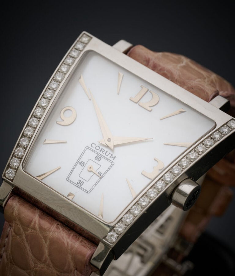 CORUM - BRACELET MONTRE « Trapèze » en acier. Lunette partiellement sertie d'al…