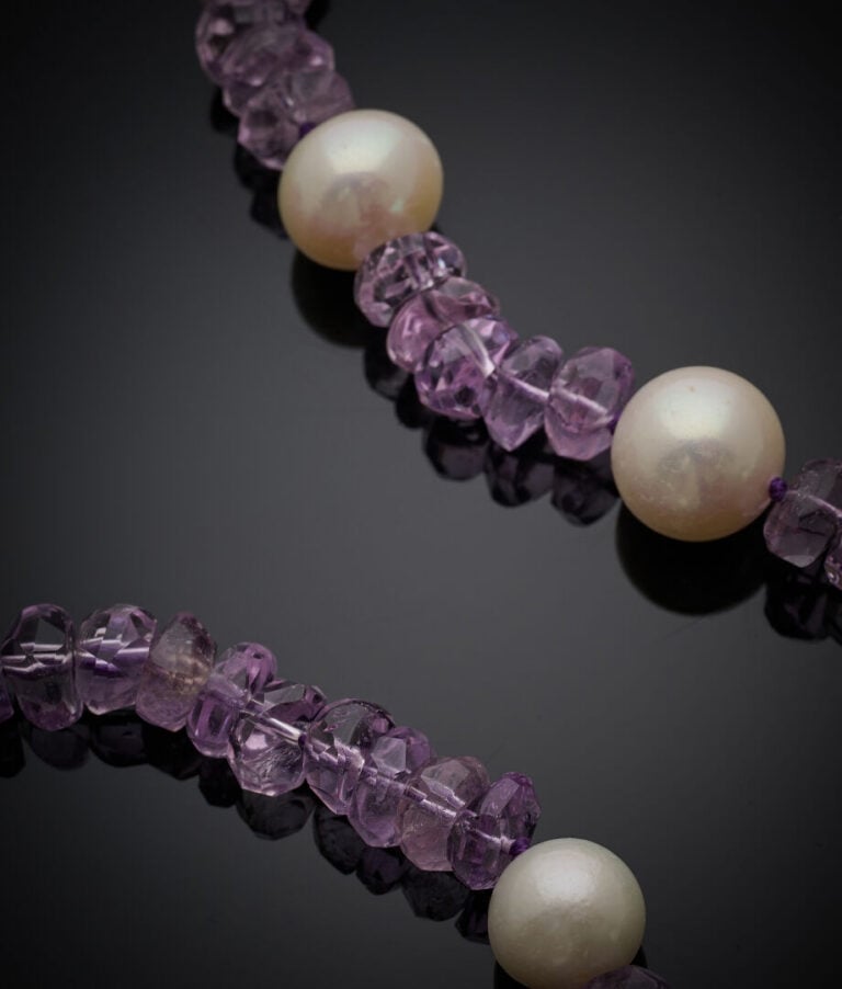 DEMI-PARURE comprenant un COLLIER et un BRACELET composés de perles d'améthyste…