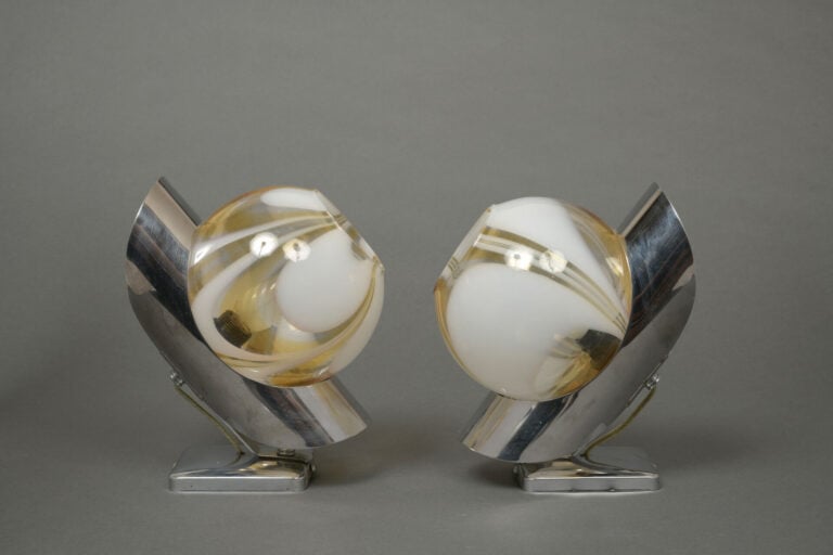 DONIA - Deux appliques en verre teinté et métal chromé - H. : 25 cm
