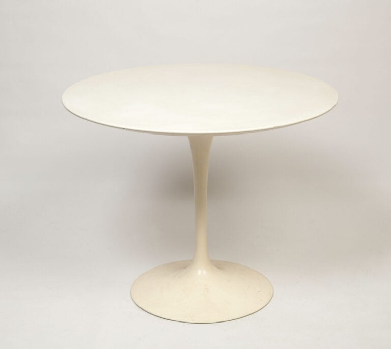 EERO SAARINEN (1910-1961) POUR KNOLL INTERNATIONAL - Suite de cinq chaises et u…