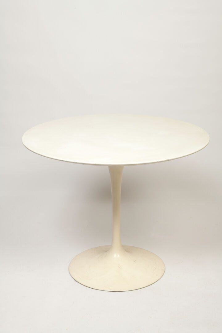 EERO SAARINEN (1910-1961) POUR KNOLL INTERNATIONAL - Suite de cinq chaises et u…