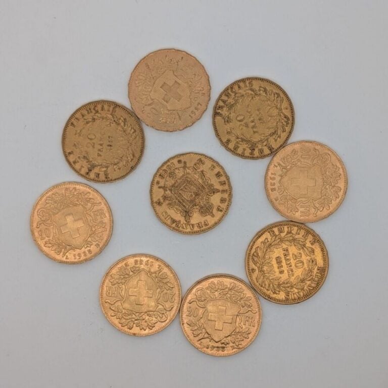 Ensemble de 9 pièces de 20 Francs or comprenant : - - SUISSE : 5 pièces tête He…