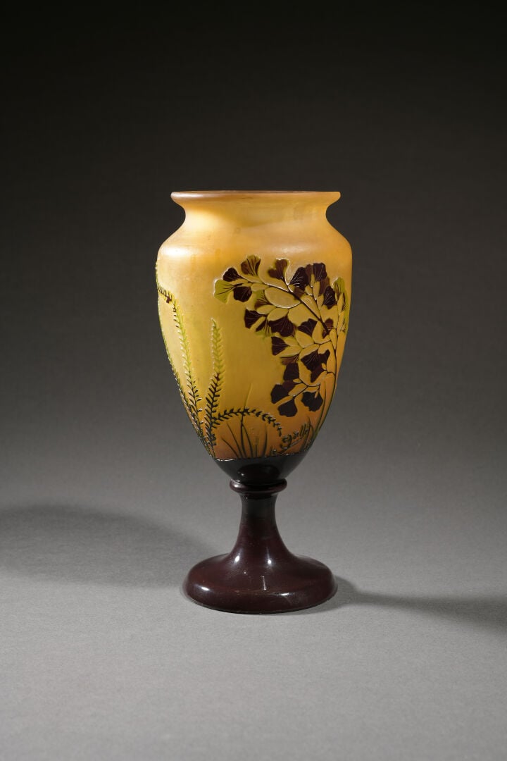 ÉTABLISSEMENTS GALLE (1846-1914) - Vase à panse renflée, col étranglé et piédou…