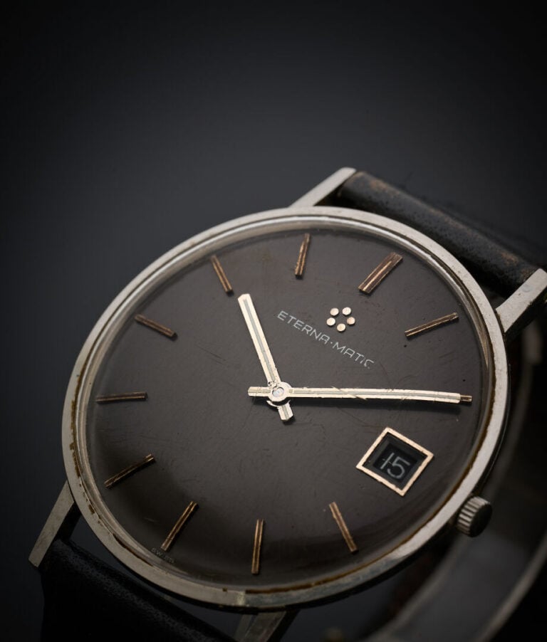 ETERNA - BRACELET MONTRE ronde en acier. Cadran gris anthracite, bâtonnets appl…