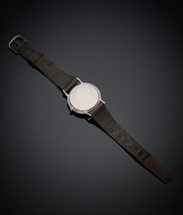 ETERNA - BRACELET MONTRE ronde en acier. Cadran gris anthracite, bâtonnets appl…