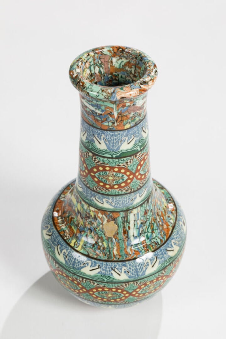 GERBINO - Vase à panse renflée et long col cheminée ourlé en céramique émaillée…