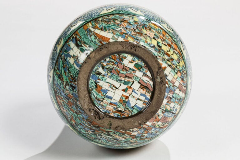 GERBINO - Vase à panse renflée et long col cheminée ourlé en céramique émaillée…