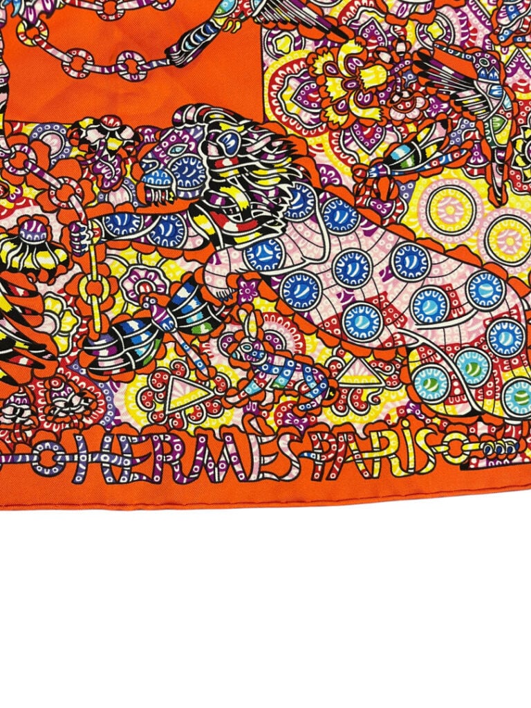 HERMÈS - Carré en tweed de soie à décor imprimé titré « La légende de la forêt…