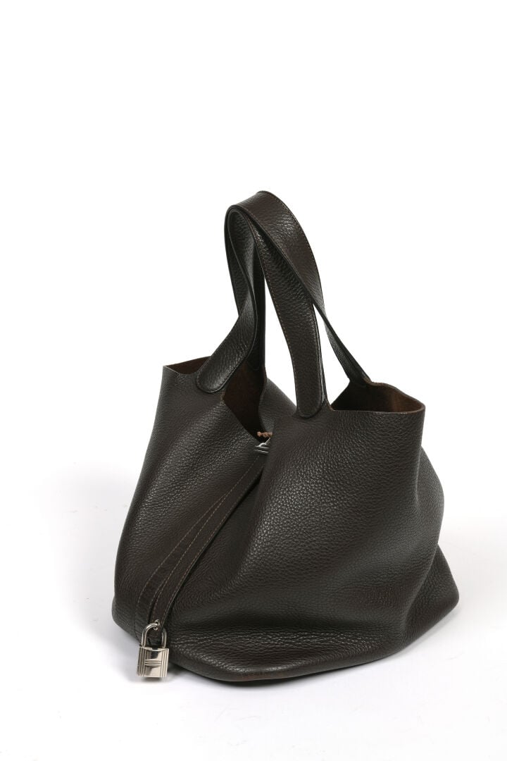 HERMÈS CIRCA 2011 - Sac « Picotin 26 » en cuir chocolat, bijouterie en palladiu…