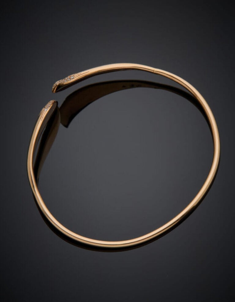 KORLOFF/VOLTE FACE - BRACELET jonc ouvert en or rose (750 ‰) serti de petits di…