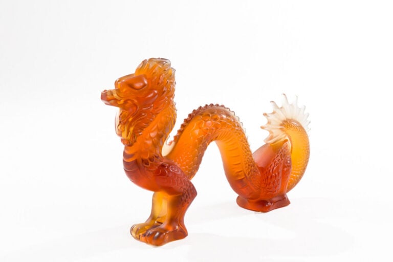 LALIQUE FRANCE - Sculpture en cristal moulé pressé teinte rouge rubis figurant…