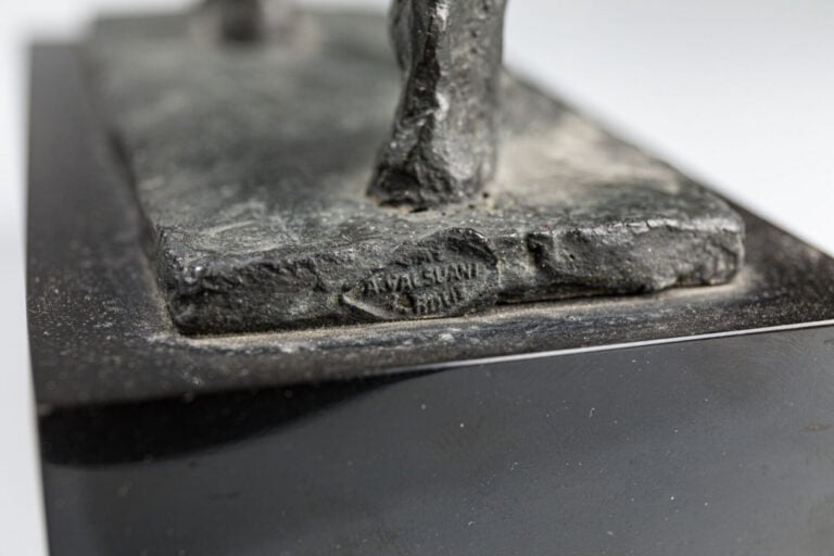 LÉON INDENBAUM (1890-1981) - Femme marchant - Bronze à patine noire, signé sur…