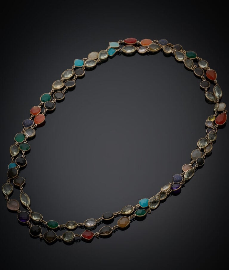 Long SAUTOIR en argent (min.800‰) serti de pierres précieuses multicolores face…