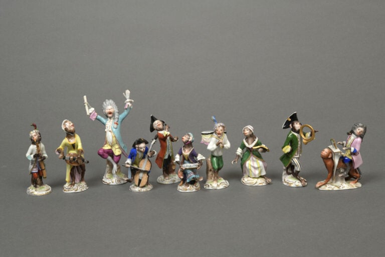 MANUFACTURE RUDOLSTADT VOLKSTEDT - Orchestre de 10 singes musiciens en porcelai…