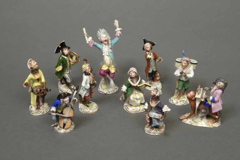 MANUFACTURE RUDOLSTADT VOLKSTEDT - Orchestre de 10 singes musiciens en porcelai…