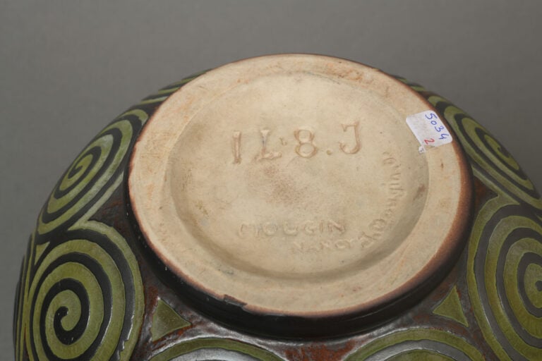 MOUGIN FRÈRES À NANCY - Vase à corps de forme sphérique en grès émaillé dans le…