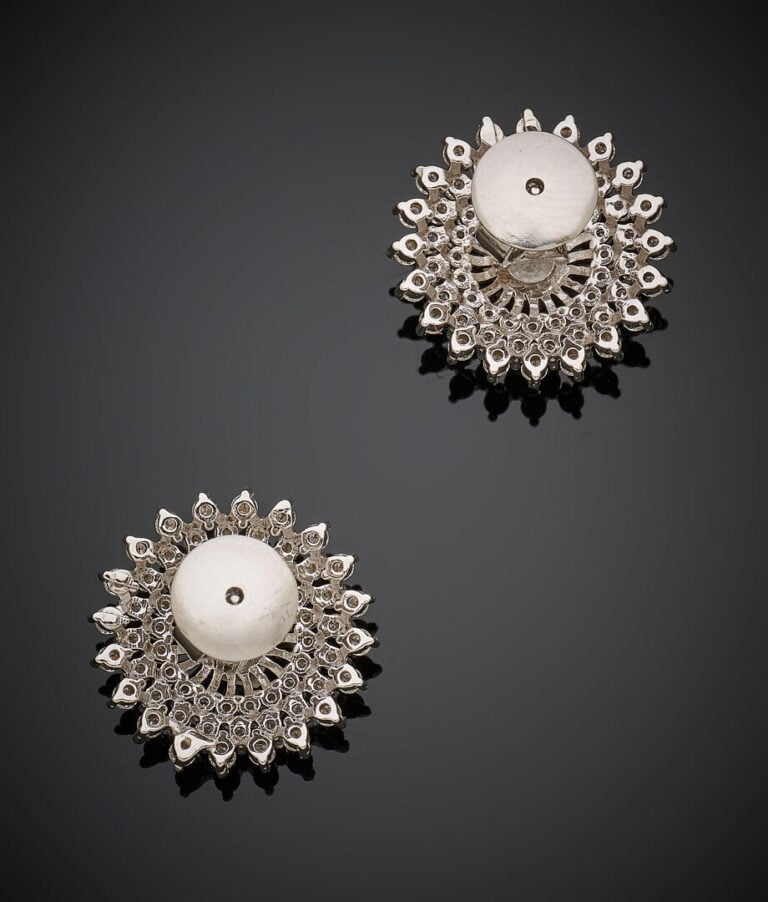 Paire de BOUCLES d'OREILLES circulaires en or gris (585‰) 14 carats, ajouré, se…