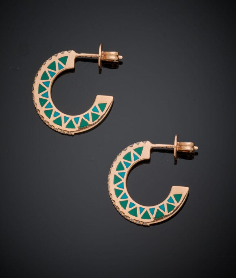 Paire de BOUCLES d'OREILLES "créoles" en or rose (750‰) orné de motifs triangul…