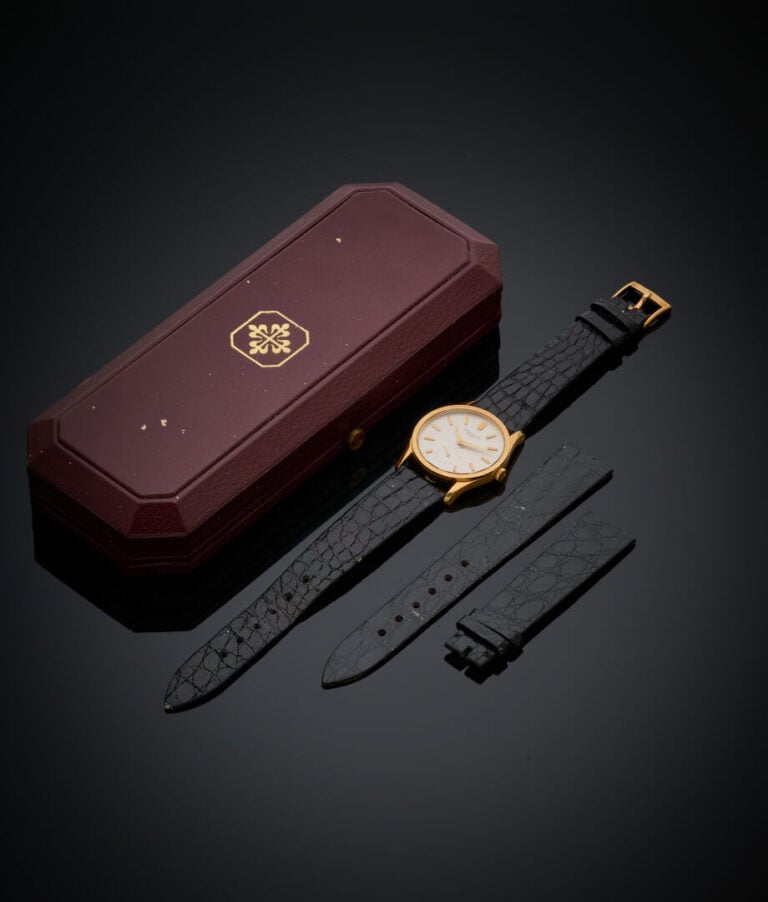 PATEK PHILIPPE - BRACELET MONTRE ronde modèle "Calatrava 3796" en or jaune (750…