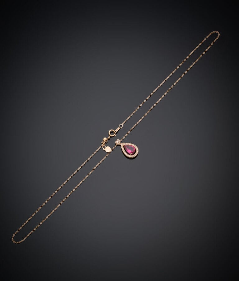 PENDENTIF "goutte" et sa chaînette en or rose (750‰) ajouré, serti d'une tourma…