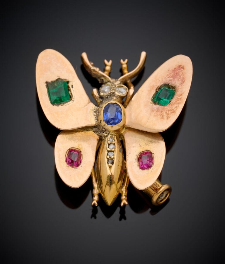 Petite BROCHE "papillon" en or rose (750‰) serti de diamants taillés en rose, s…