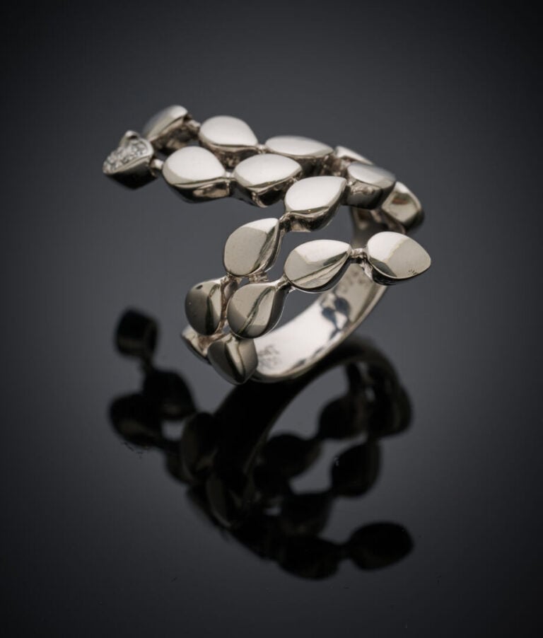 PIAGET - Longue BAGUE "Limelight" en or gris (750) poli, partiellement articulé…