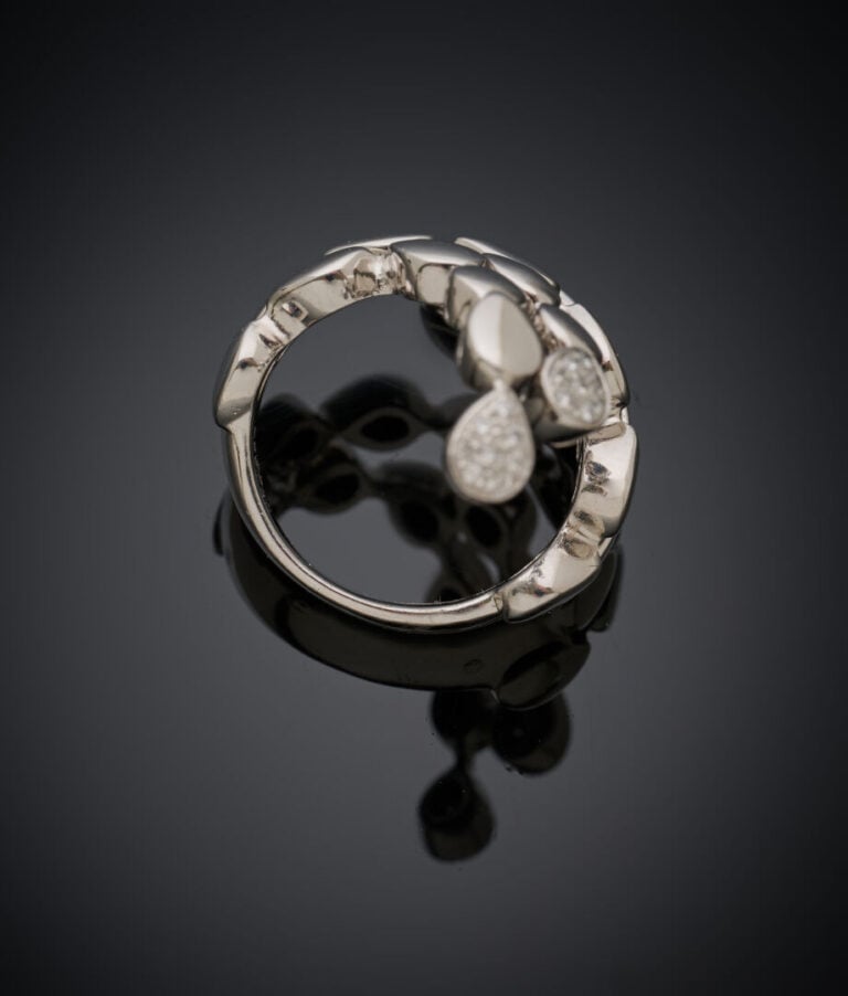 PIAGET - Longue BAGUE "Limelight" en or gris (750) poli, partiellement articulé…