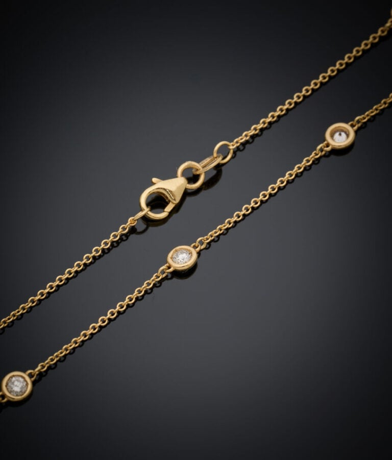 SAUTOIR chaînette en or jaune (585‰) 14 carats, ponctué de 31 diamants taille b…