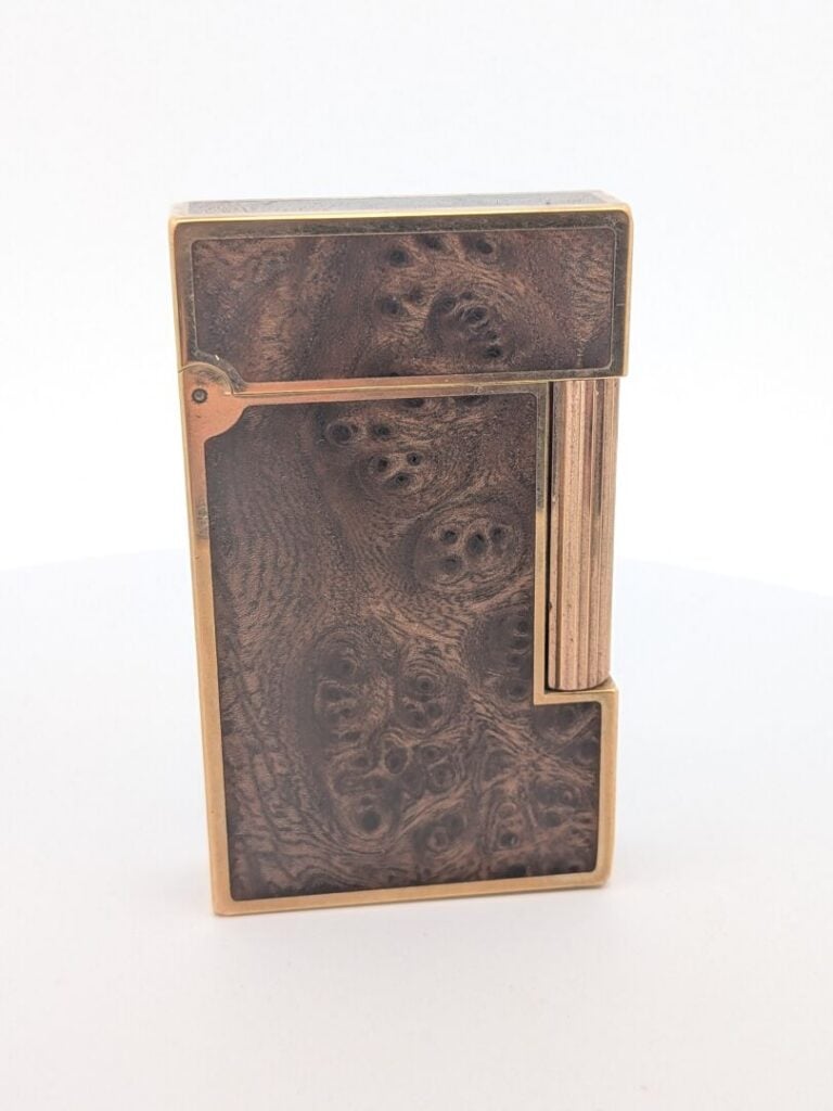 S.T.DUPONT - BRIQUET rectangulaire, modèle "Ligne 2" en laque façon bois de noy…