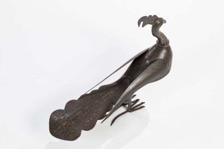 TRAVAIL IRANIEN DES ANNÉES 1930-1940 - Paon - Sculpture en dinanderie de laiton…