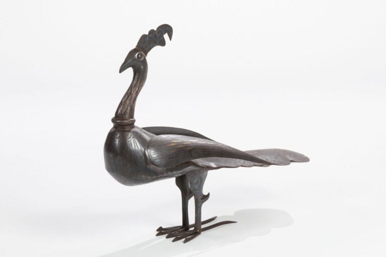 TRAVAIL IRANIEN DES ANNÉES 1930-1940 - Paon - Sculpture en dinanderie de laiton…