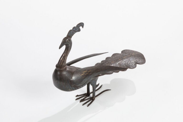 TRAVAIL IRANIEN DES ANNÉES 1930-1940 - Paon - Sculpture en dinanderie de laiton…