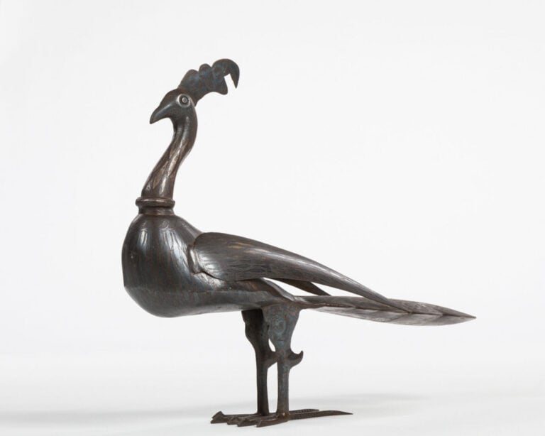 TRAVAIL IRANIEN DES ANNÉES 1930-1940 - Paon - Sculpture en dinanderie de laiton…