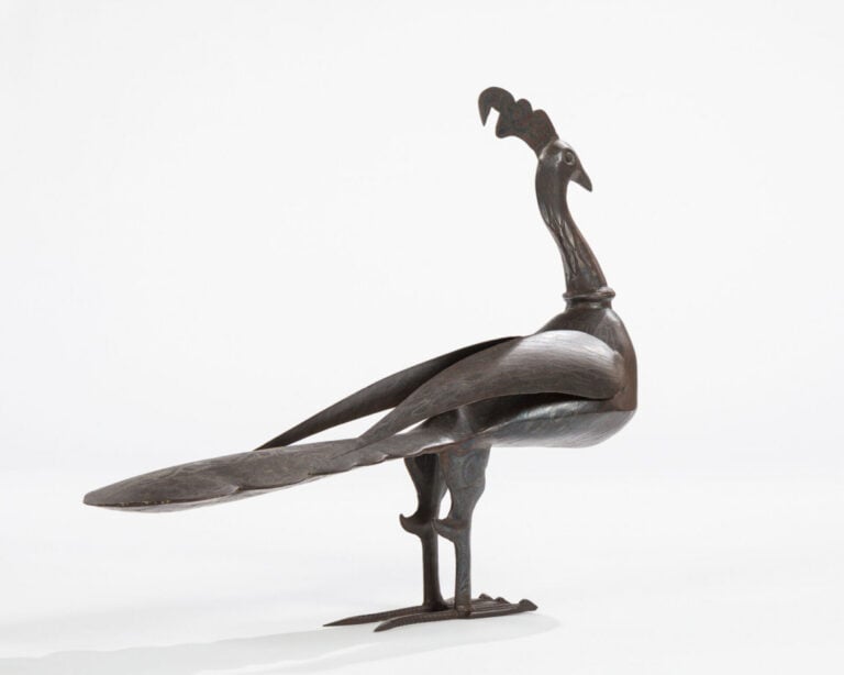 TRAVAIL IRANIEN DES ANNÉES 1930-1940 - Paon - Sculpture en dinanderie de laiton…