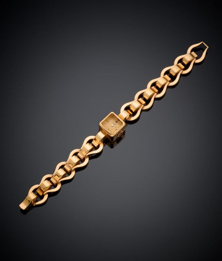 UNIVERSAL - BRACELET MONTRE cubique de dame en or jaune (750‰). Cadran doré. -…