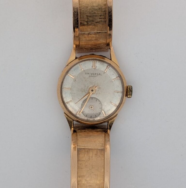 UNIVERSAL - BRACELET MONTRE ronde de dame en or jaune (750‰). Cadran silver, in…