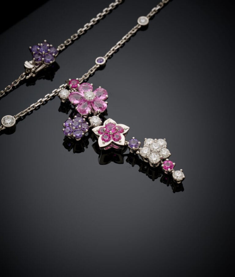 VAN CLEEF & ARPELS - COLLIER "Folie des Prés" et sa chaînette en or gris (750‰)…
